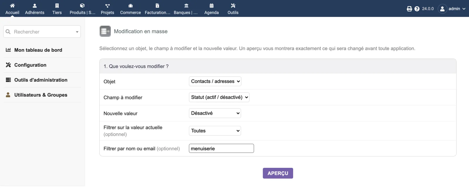 Le module travaille aussi sur les contacts. Quand vous changez d'objet, la liste des champs se réajuste : pour un contact, il n'y a que le statut.